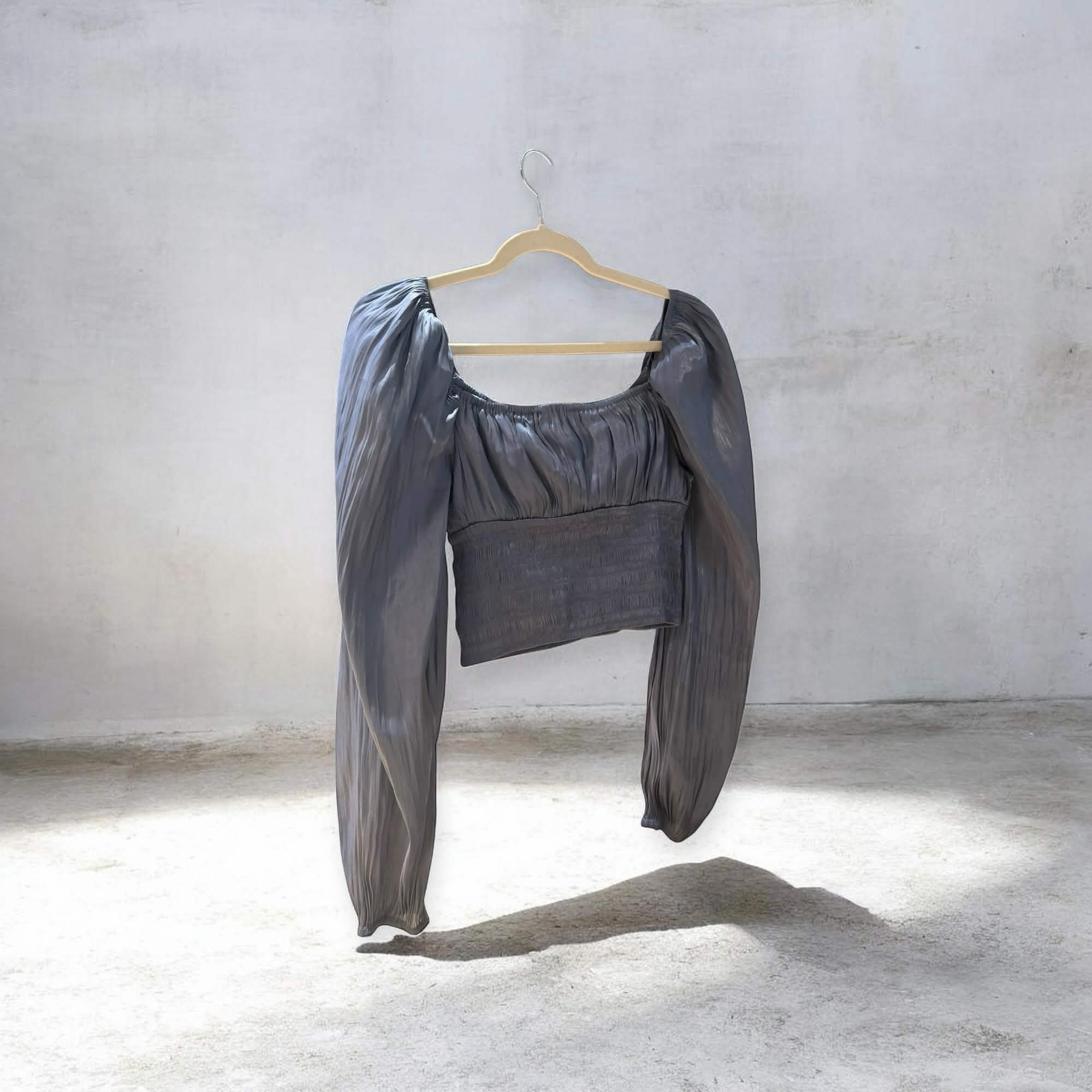 Сива блуза с буфан ръкави